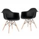 Kit 2 cadeiras Charles Eames Eiffel DAW com braços e pés de madeira clara Preto