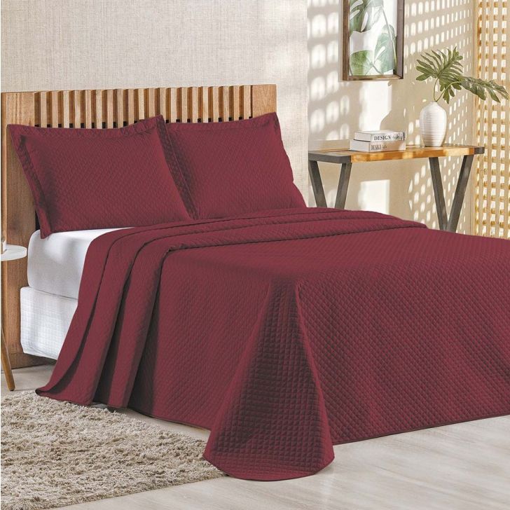 Cobre Leito Queen Bouti Mavie Geométrico Micropercal 180 Fios 3 Peças - Vinho