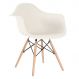 Cadeira Charles Eames Eiffel DAW com pés de madeira clara Creme