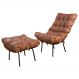 Poltrona Costela com Puff Couro Caramelo Metal Preto