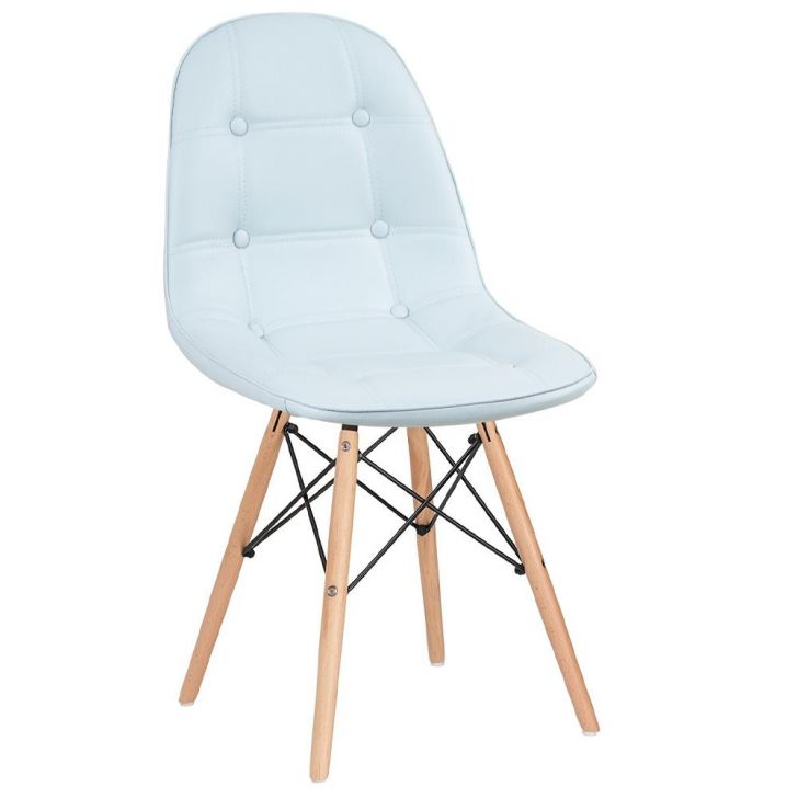 Cadeira estofada Charles Eames Eiffel Botonê com pés de madeira clara Azul claro