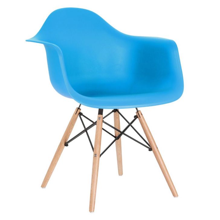 Cadeira Charles Eames Eiffel DAW com braços e pés de madeira clara Azul céu