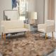 Kit Namoradeira + Poltrona Para Sala Decorativa Nina Suede Bege Pé Castanho