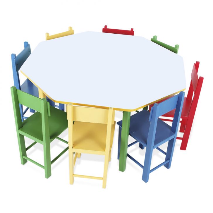 Mesa Oitavada Com 8 Cadeiras de Madeira Coloridas