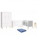 Dormitório Theo Retrô 3 Portas, Cômoda 1 Porta, Berço, Mesa de Apoio Branco Fosco com Pés Madeira Natural e Colchão - Reller Móveis