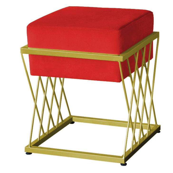 Puff Decorativo Tróia Base Gold Veludo Vermelho - Montanaris Decor