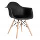 Cadeira Charles Eames Eiffel DAW com braços e pés de madeira clara Preto