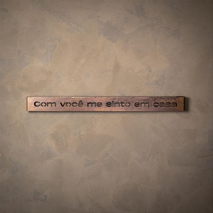 Frase de Ferro Rust - Com você me sinto em casa
