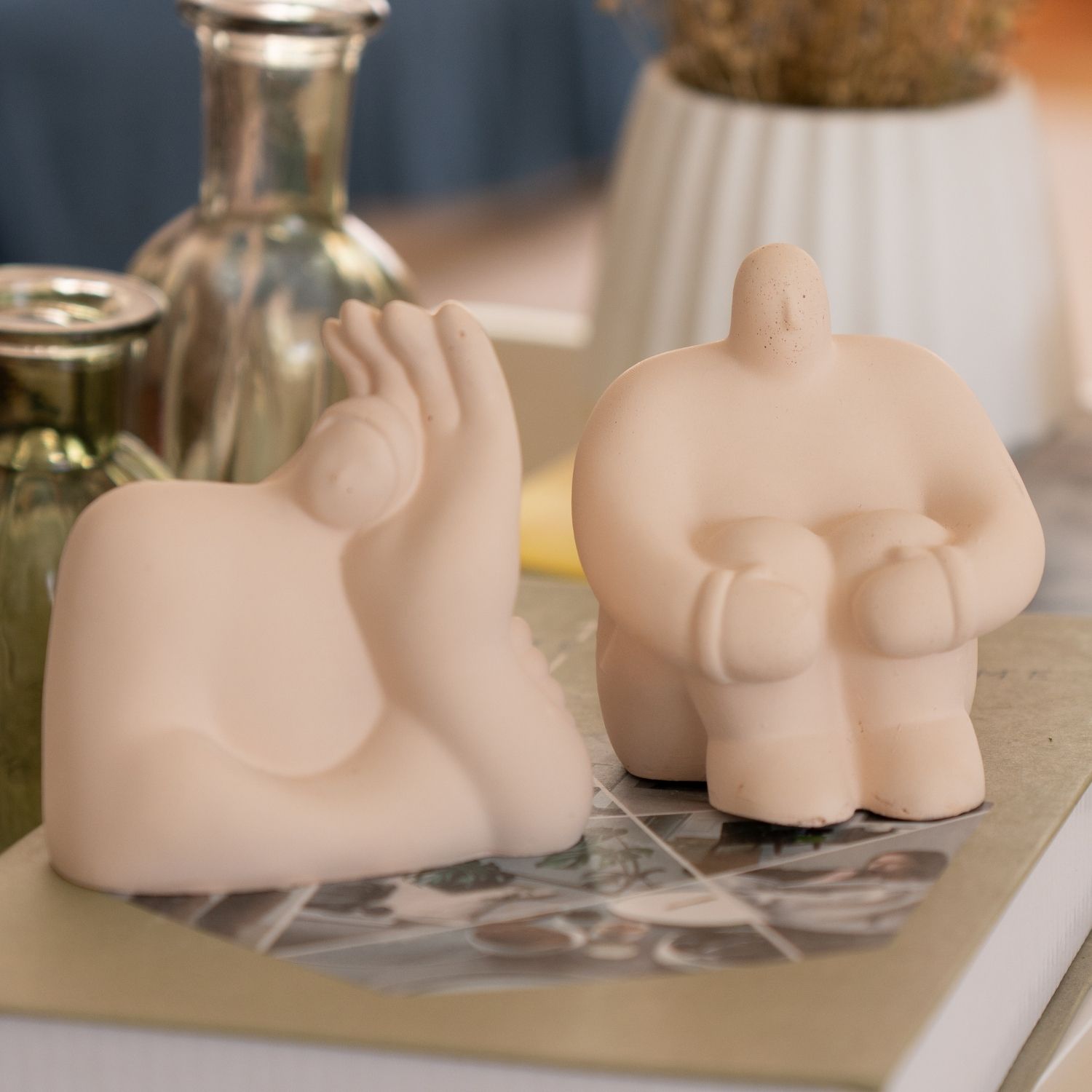 Estátua Decorativa Gigante Admirado Artesanal 9,5x9,5 cm Em Cimento - Branco