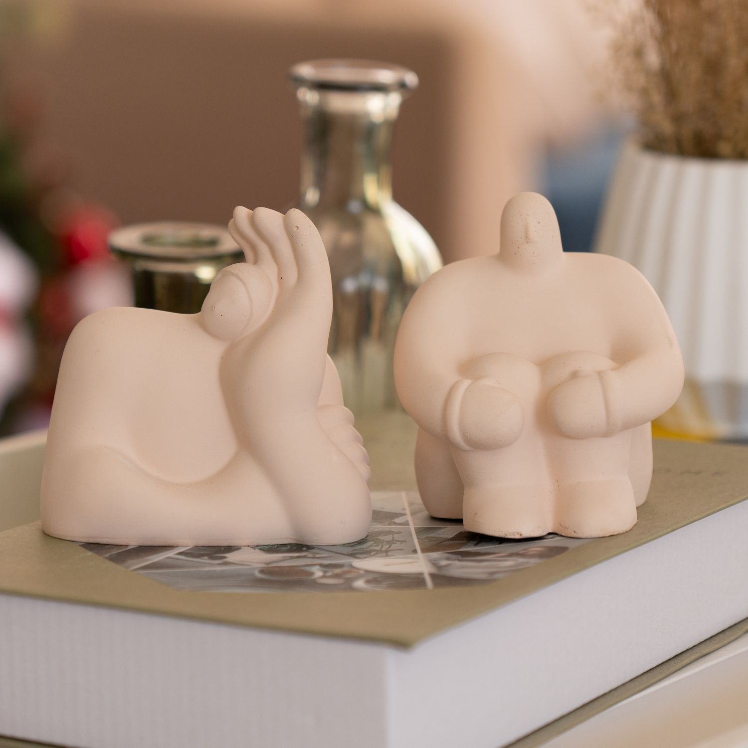 Estátua Decorativa Gigante Admirado Artesanal 9,5x9,5 cm Em Cimento - Branco