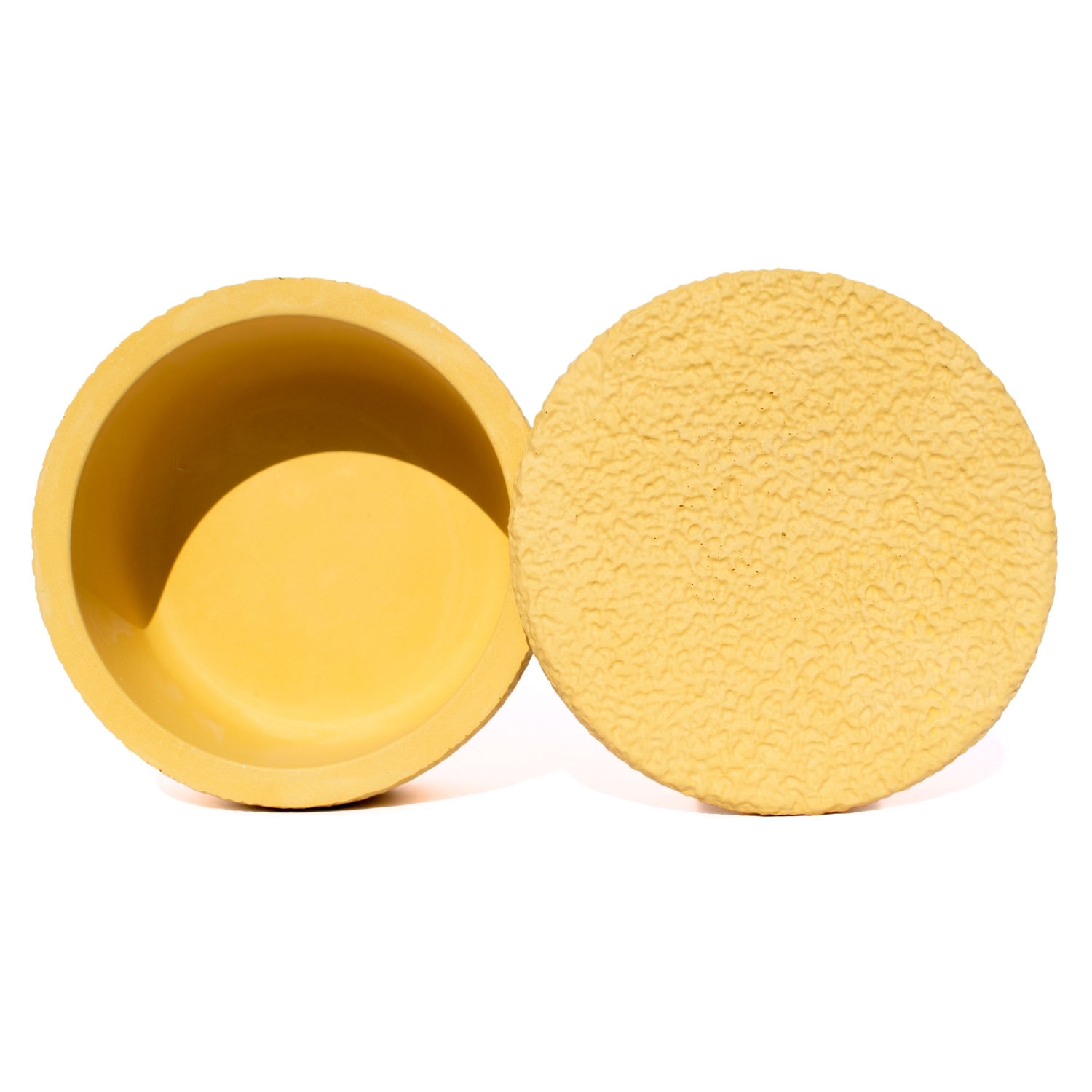 Pote Texturizado Clássico Baixo 12cm em Cimento Artesanal - Amarelo
