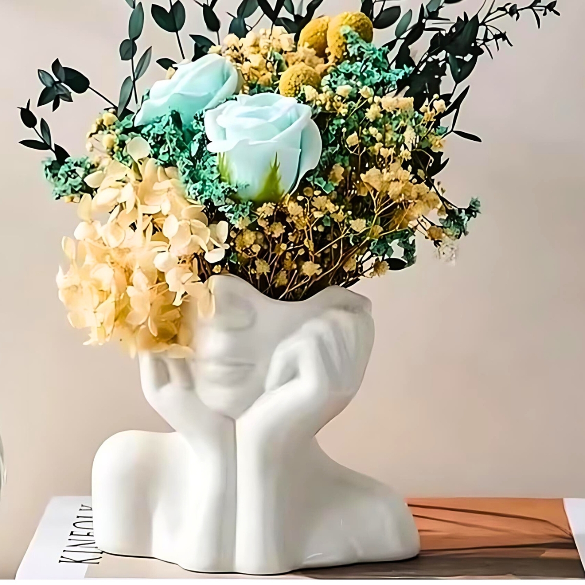 Vaso Decorativo Mão No Rosto 11cm Cimento Artesanal - Amarelo
