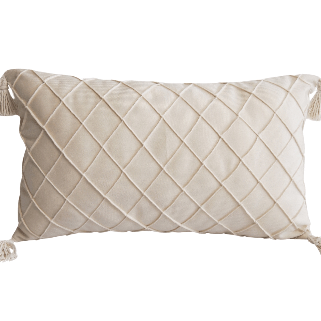 Capa De Almofada Retangular Drapeada -  Em Veludo Creme Com Pompons