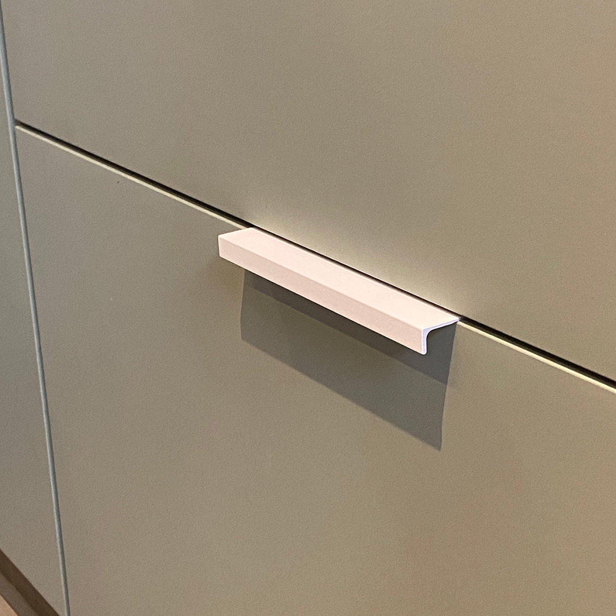 Kit 30 Puxadores para Móveis Clean Reto Alumínio Branco 125mm Aluminium Decor