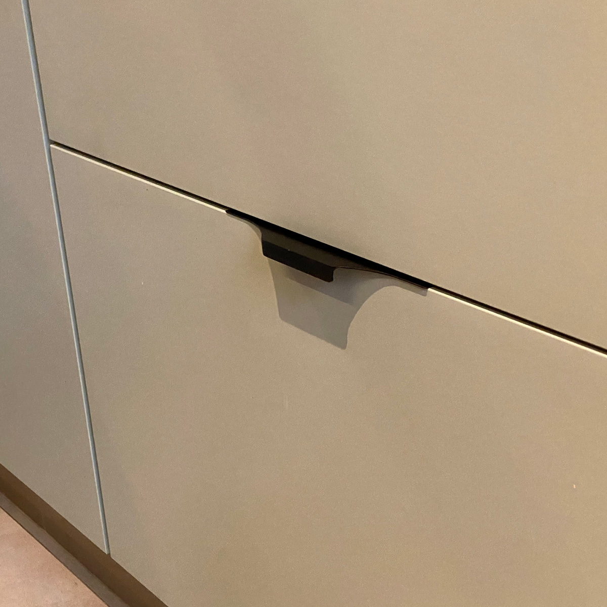 Puxador para Móveis Clean Cava Alumínio Preto 180mm Aluminium Decor