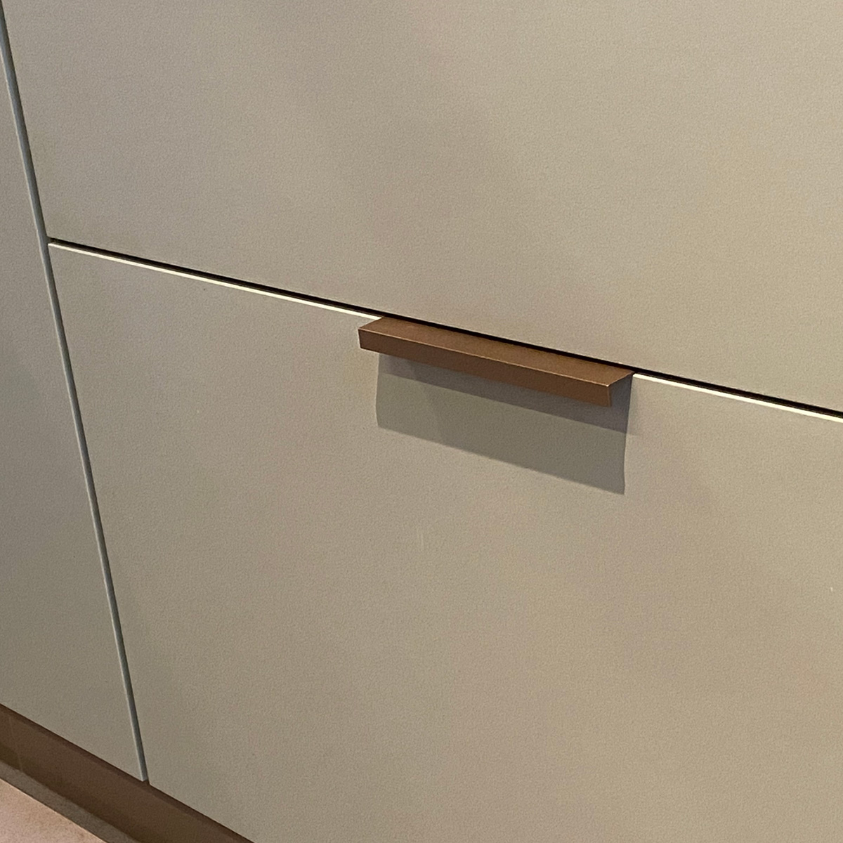 Puxador para Móveis Clean Reto Alumínio Ouro Envelhecido 125mm Aluminium Decor