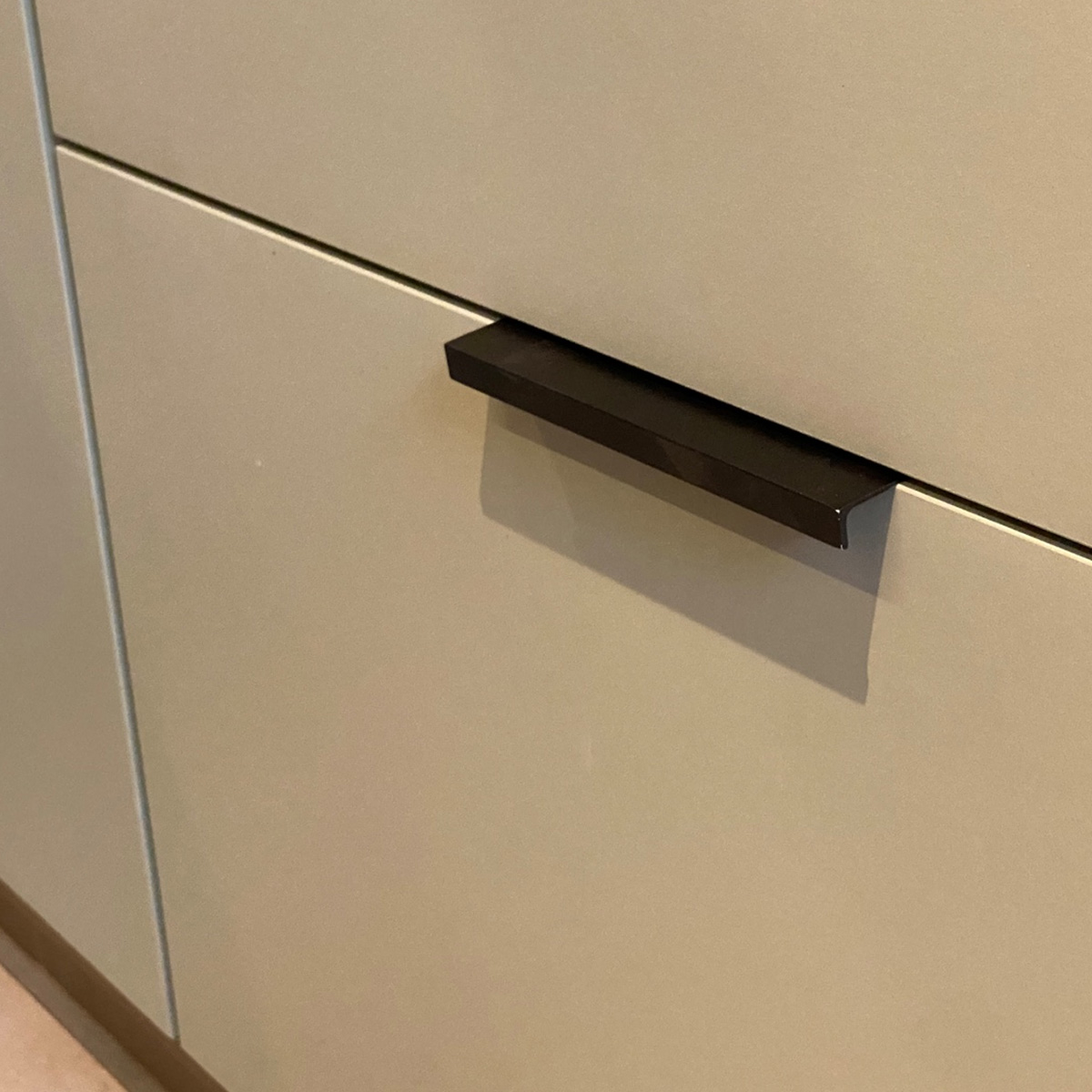 Puxador para Móveis Clean Reto Alumínio Preto 125mm Aluminium Decor