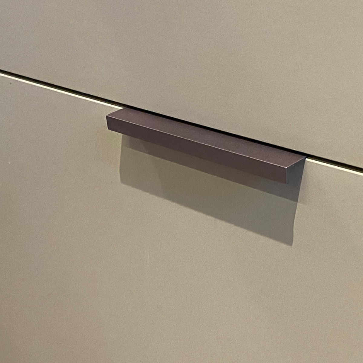 Puxador para Móveis Clean Reto Alumínio Titânio 125mm Aluminium Decor