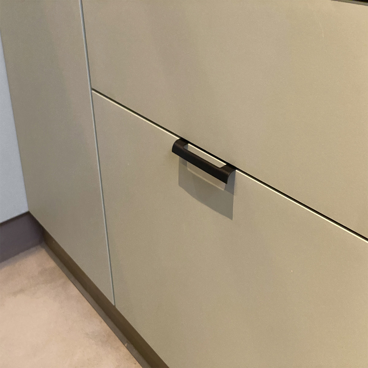 Puxador para Móveis Thin Reto Alumínio Preto 125mm Aluminium Decor