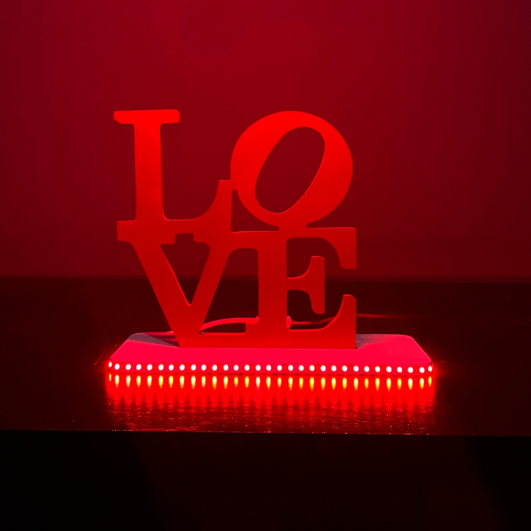 Palavra Decorativa Love de Mesa com base em Led Pvc 25x25 cm