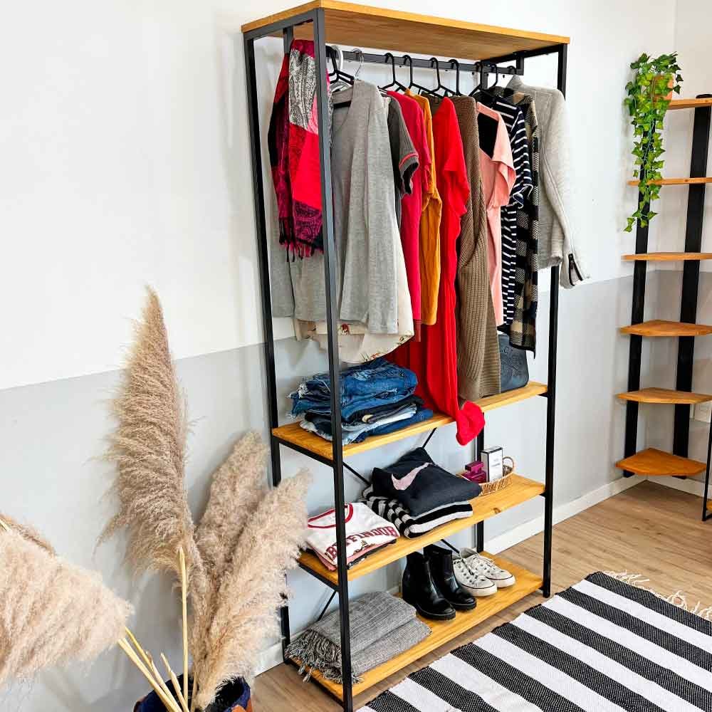 Arara de Roupas de Madeira e Ferro High Style Industrial Ample Nozes e Preto