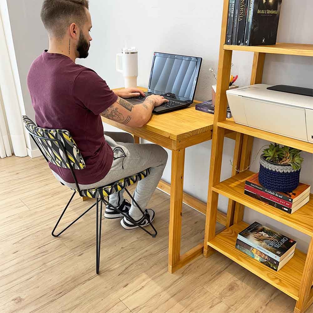 Home Office Escrivaninha e Estante de Madeira Pinus Linea Slim Nozes