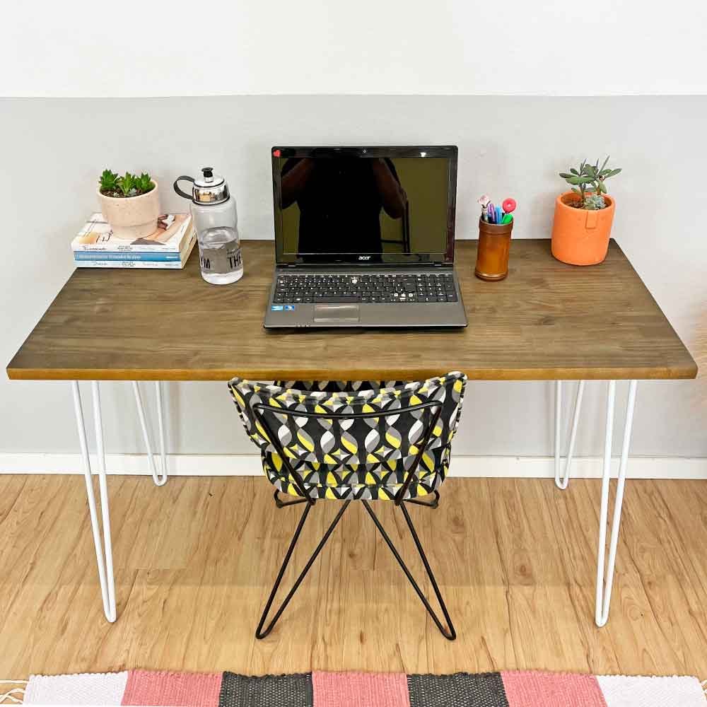 Mesa Escritório de Ferro e Madeira 120cm Hairpin Industrial Tabaco e Branco