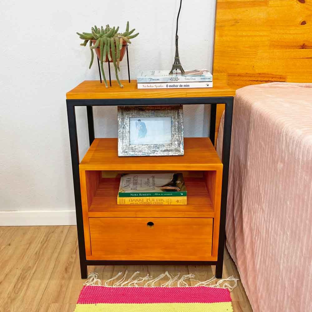 Mesa de Cabeceira Style de Ferro e Madeira com 1 Gaveta e 1 Prateleira Industrial Carvalho e Preto