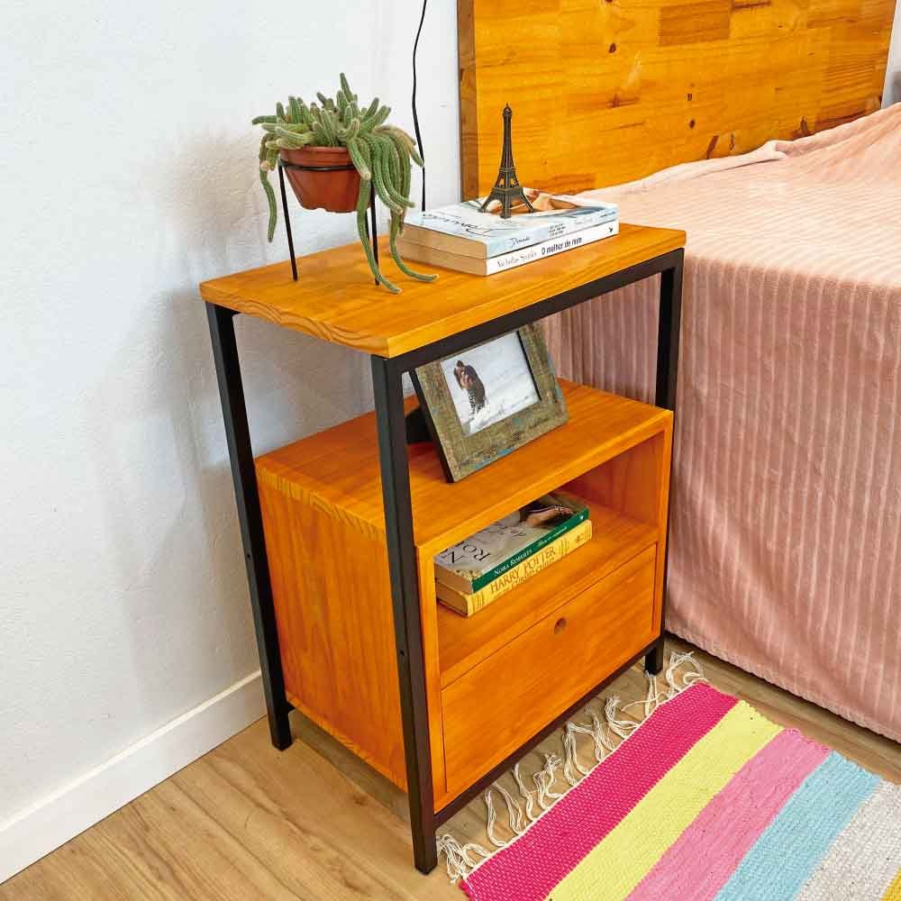 Mesa de Cabeceira Style de Ferro e Madeira com 1 Gaveta e 1 Prateleira Industrial Carvalho e Preto