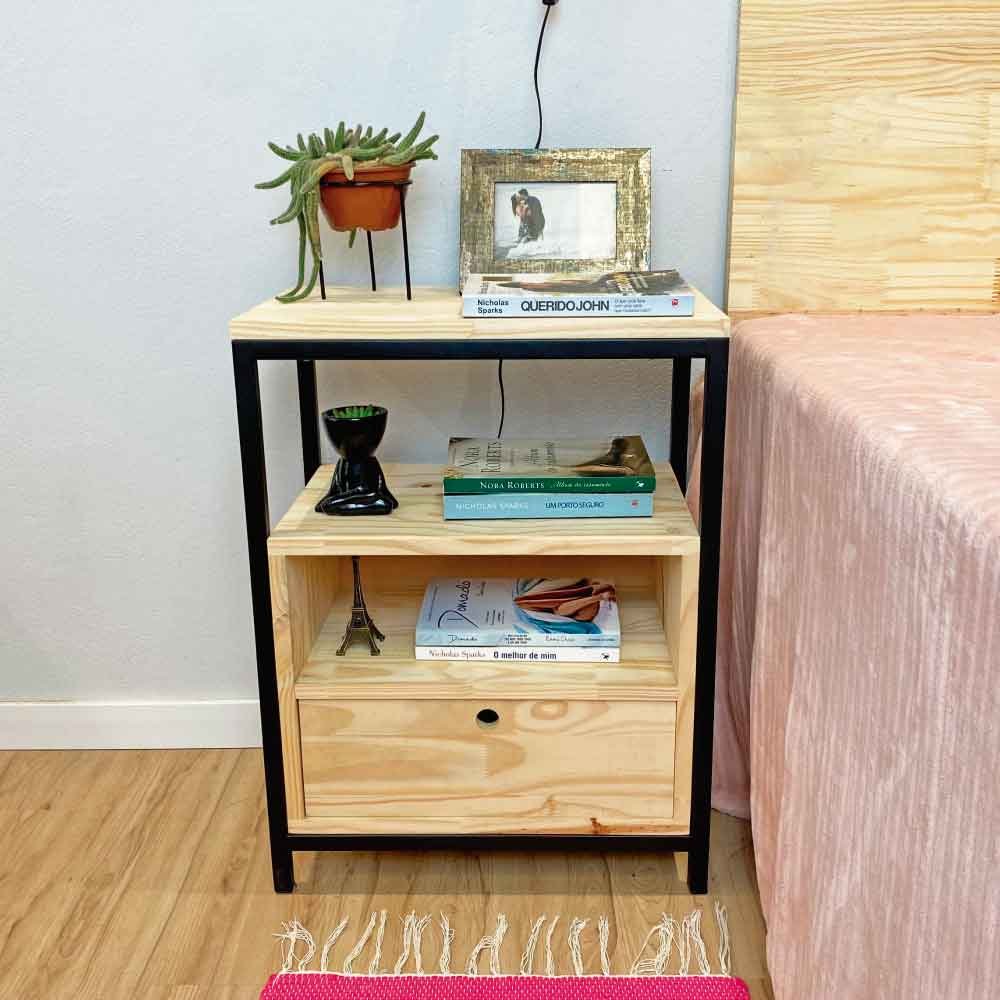 Mesa de Cabeceira Style de Ferro e Madeira com 1 Gaveta e 1 Prateleira Industrial Carvalho e Preto