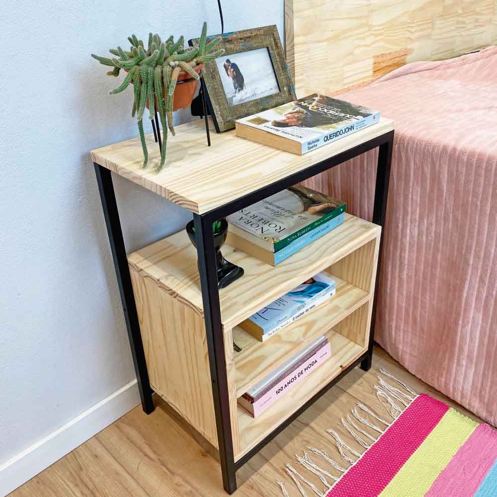 Mesa de Cabeceira Style de Ferro e Madeira com 2 Prateleiras Industrial Natural e Preto