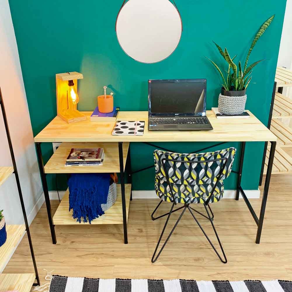 Mesa para Escritório de Ferro e Madeira com Prateleiras Style Industrial Natural e Preto