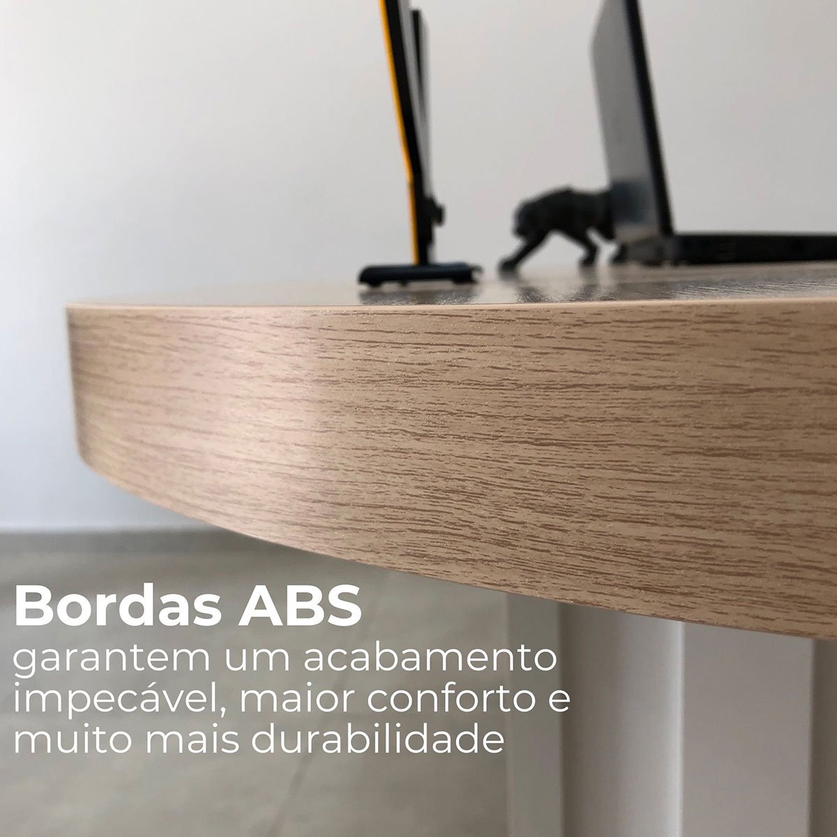 Mesa para Escritório com Tampo Curvado e Pés Ripados Carvalho/Branco