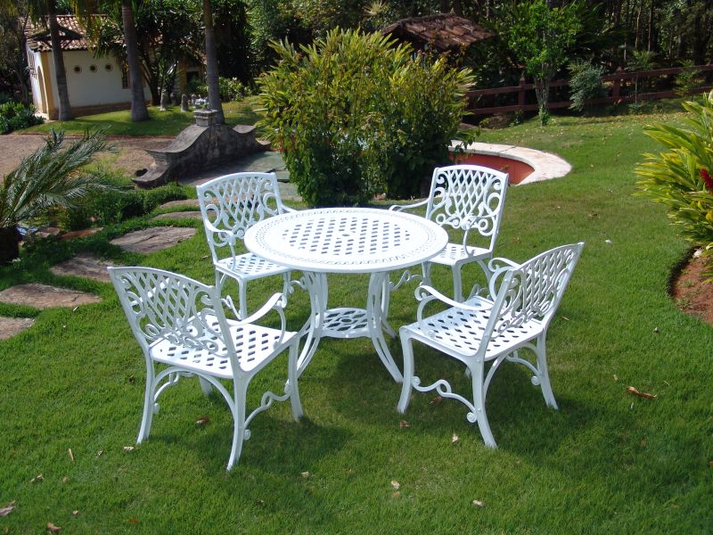Conjunto Búzios (01 Mesa + 04 Poltronas) Alumínio Fundido Jardim Varanda Piscina Área Gourmet Campo Artesane Móveis