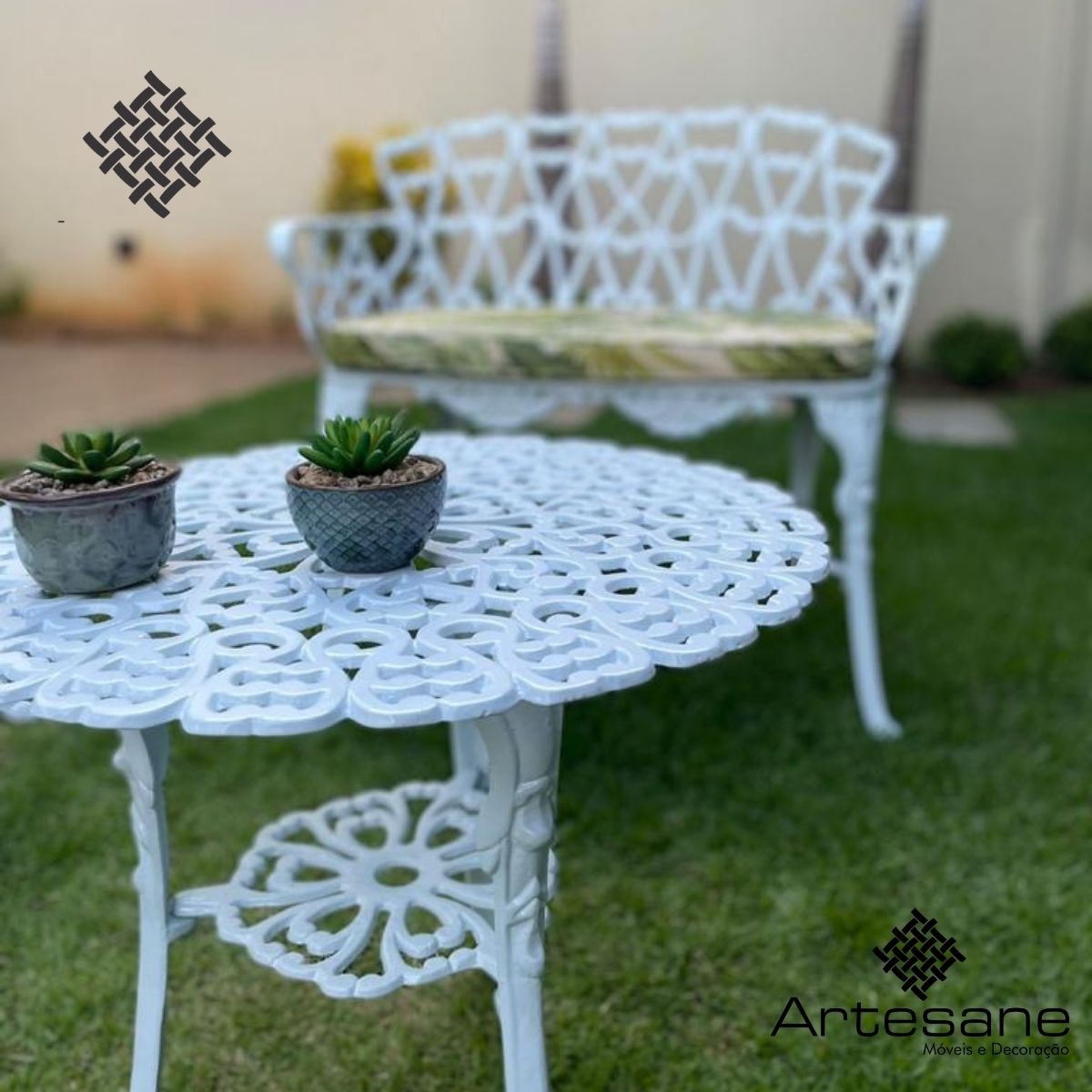 Conjunto Viena (01 Mesinha + 02 Poltronas + 01 Banco 2 Lugares) Alumínio Fundido Jardim Varanda Piscina Área Gourmet Área Externa Artesane Móveis