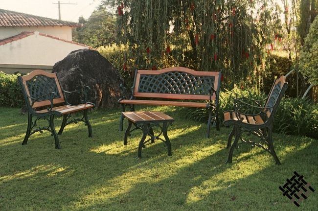 Conjunto de Banco de Madeira e Alumínio Fundido Sion Para Área Externa Jardim Varanda Piscina Área de Lazer Alumínio Fundido Artesane Móveis