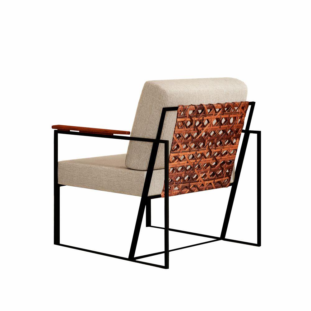 Poltrona Roma Linho Bege com Rattan e Base em Metal Preto
