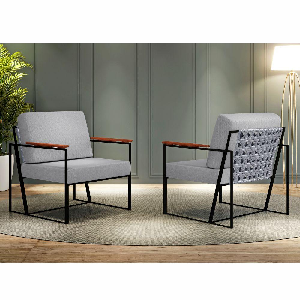 Poltrona Roma Linho Cinza com Rattan e Base em Metal Preto