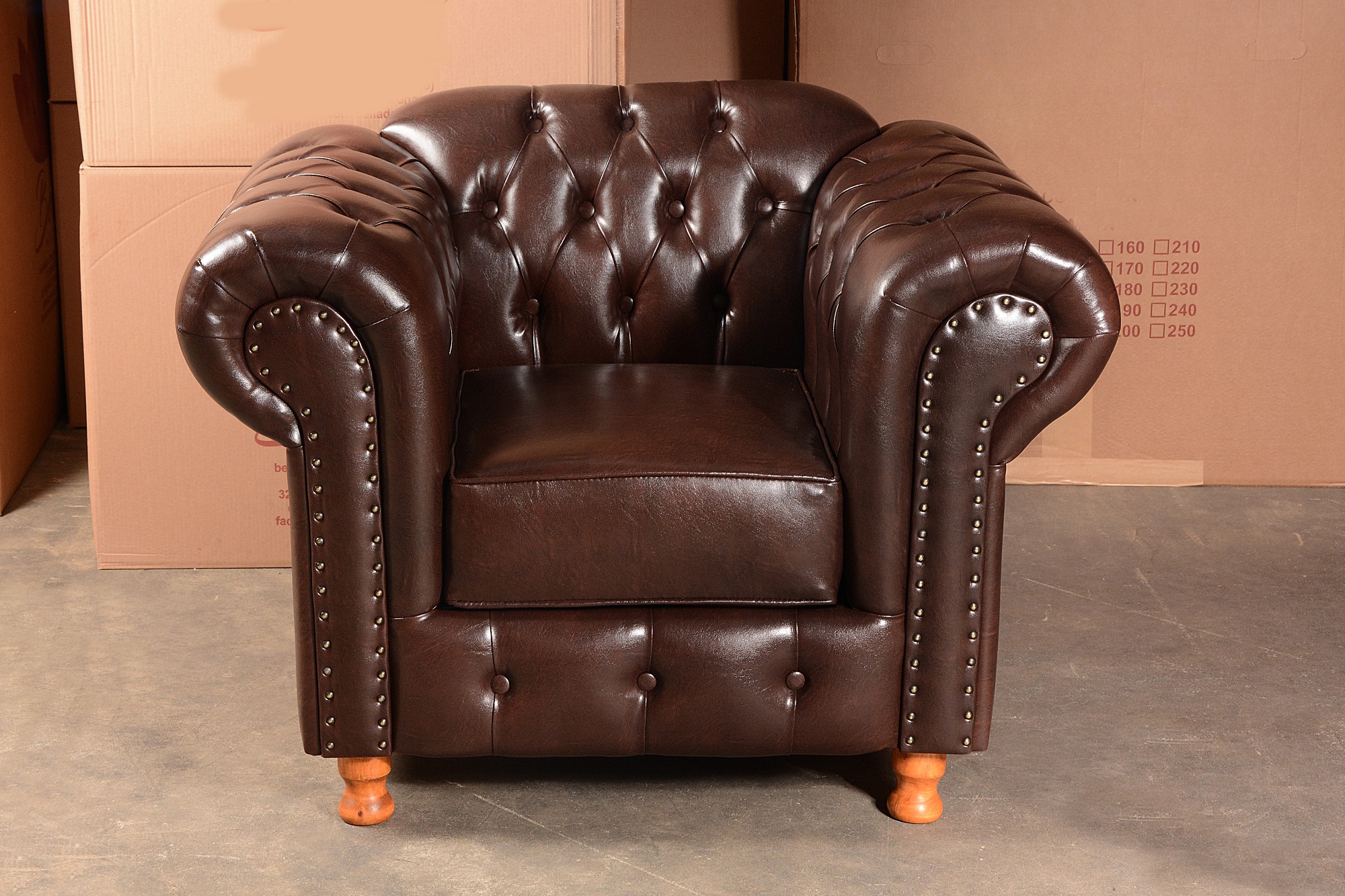 Conjunto Sofá 3 Lugares Chesterfield Capitonê E Poltrona Luís Xv - Couríssimo Café