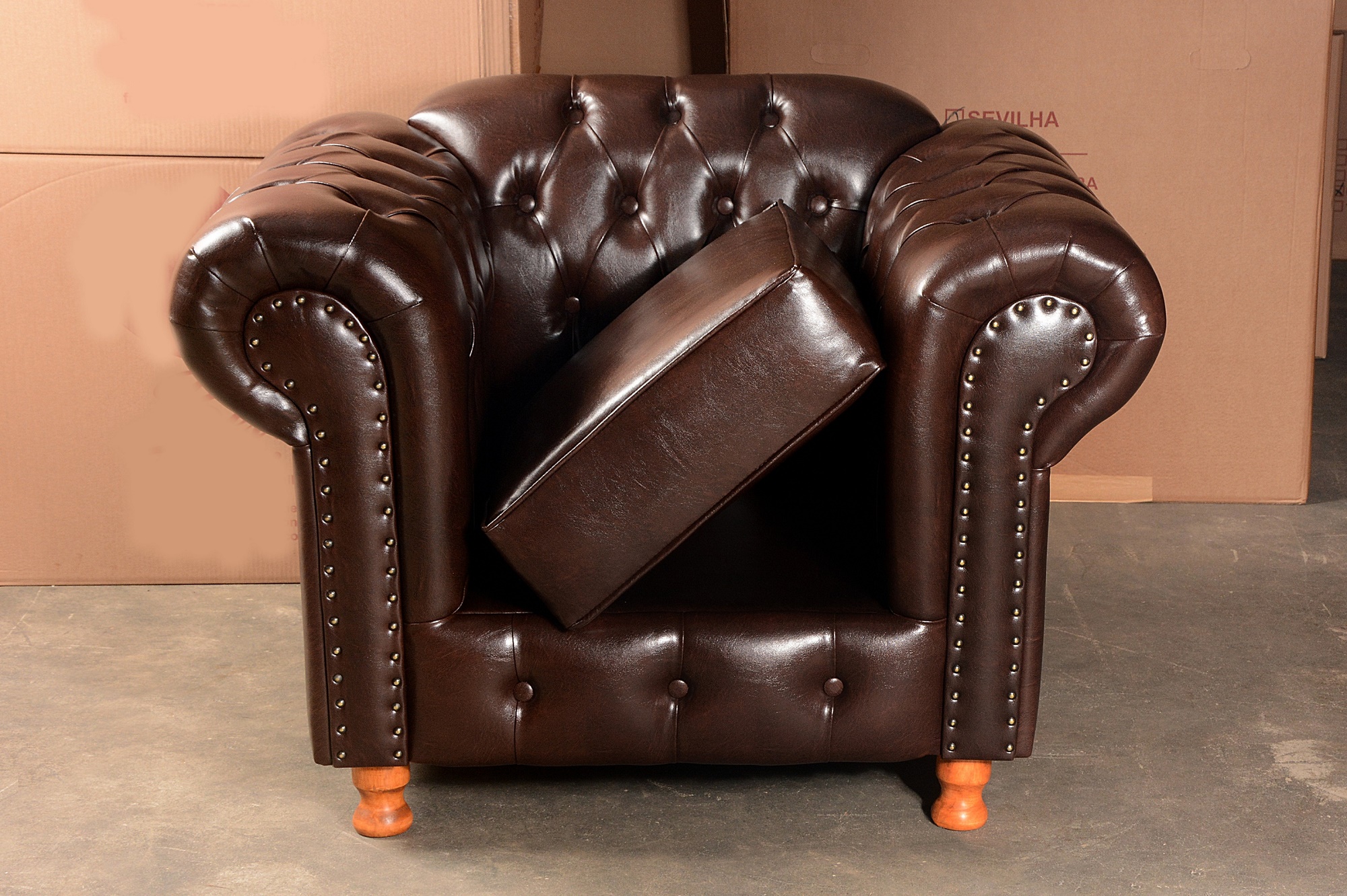 Kit 02 Poltronas Decorativa Chesterfield Capitonê Luís Xv - Couríssimo Café