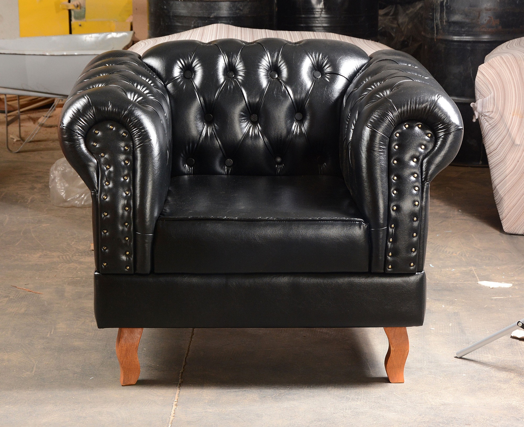 Poltrona Chesterfield Duque Dom Pedro Com Capitonê - Preto