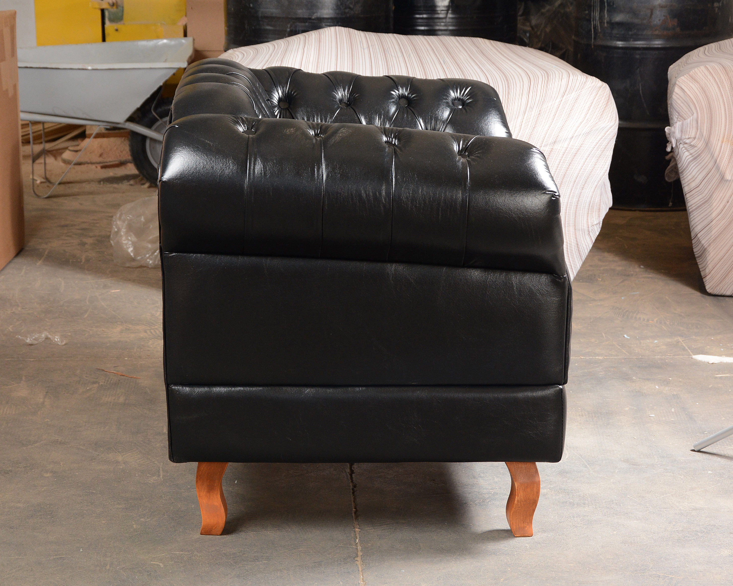 Poltrona Chesterfield Duque Dom Pedro Com Capitonê - Preto