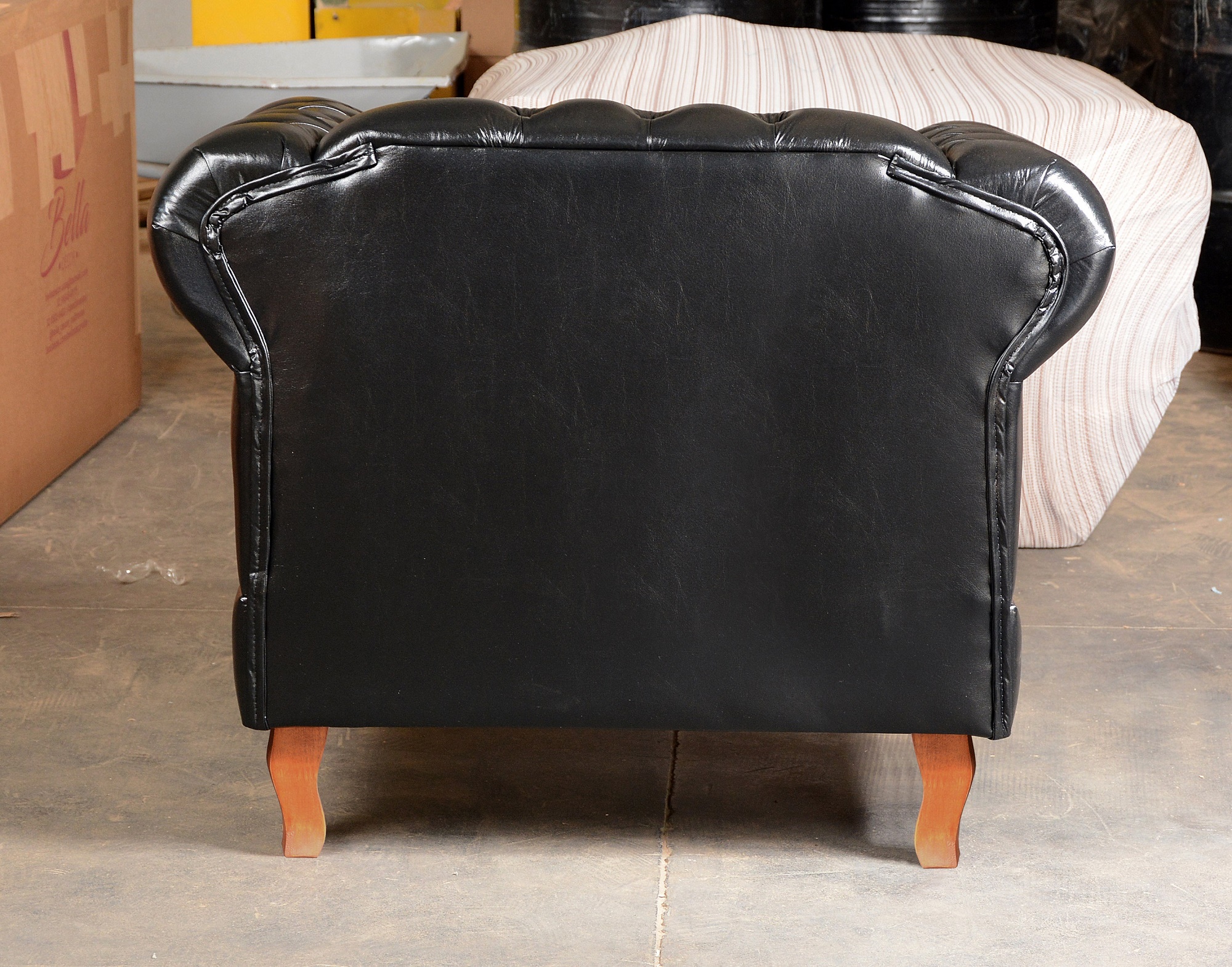 Poltrona Chesterfield Duque Dom Pedro Com Capitonê - Preto