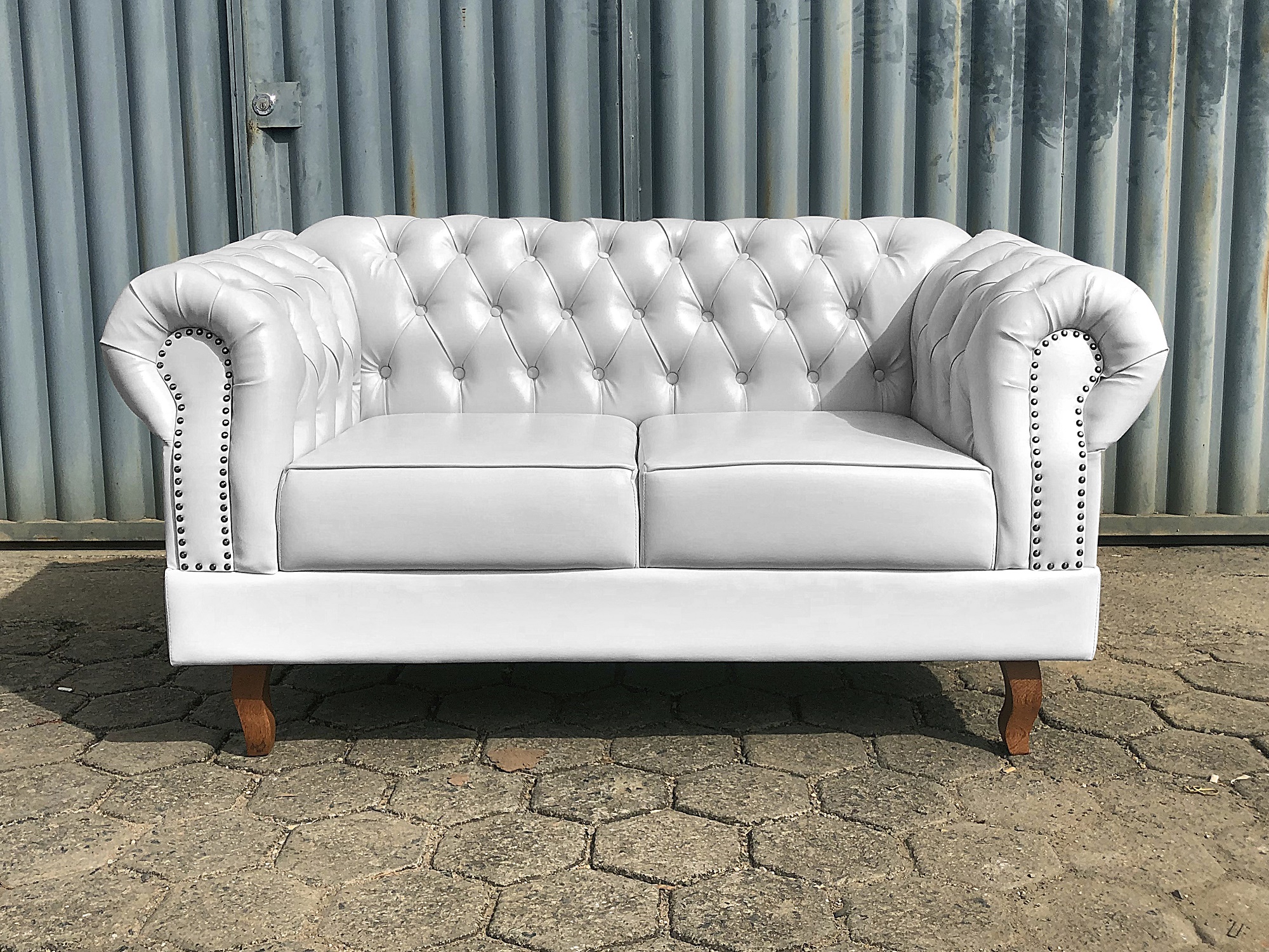 Sofá 2 Lugares Dom Pedro Chesterfield Capitonê Retrô - Couríssimo Branco