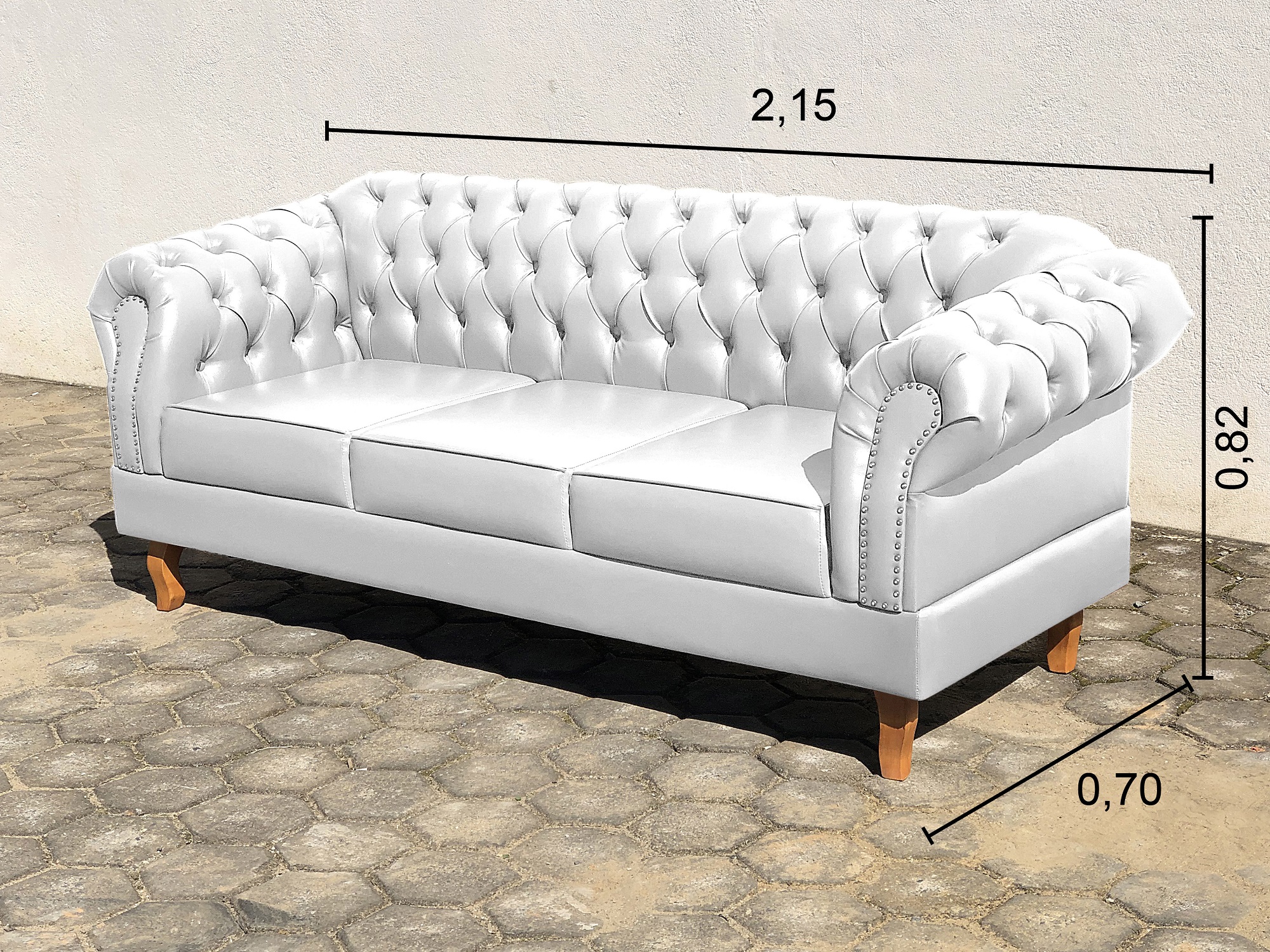 Sofá Dom Pedro Chesterfield 3 Lugares Vintage Clássico Retrô - Couríssimo Branco
