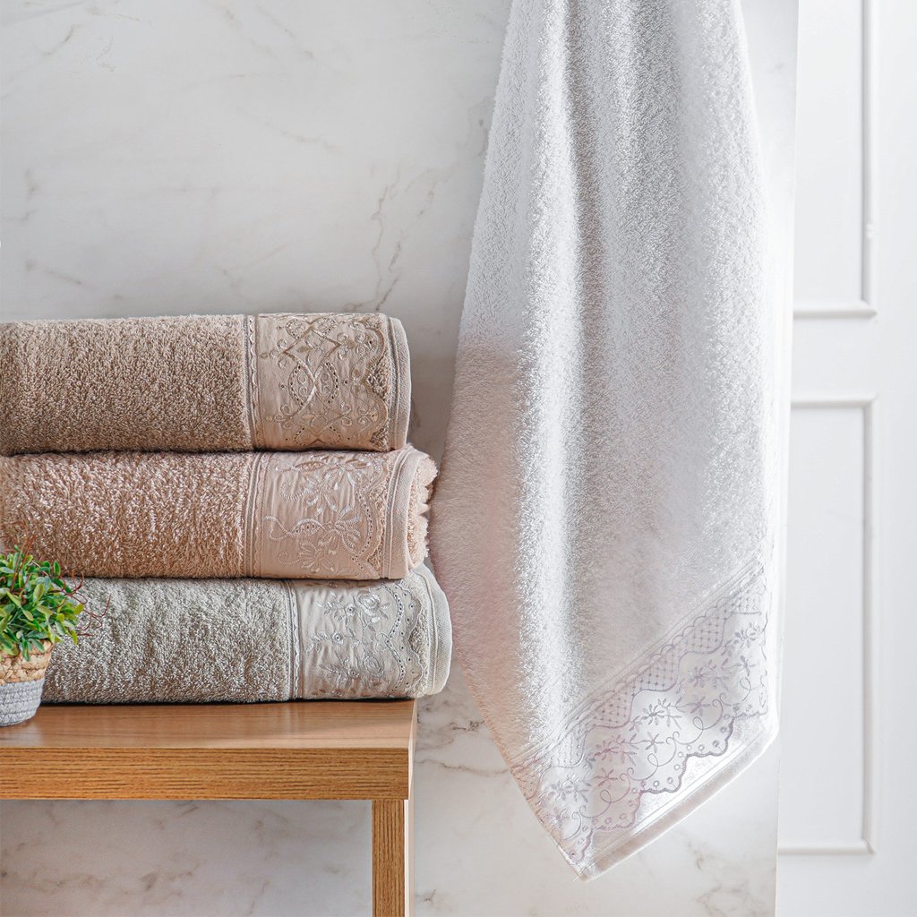 Toalha de Rosto Broderie 50x75cm 100% Algodão 400g/m² Branco/Lilás