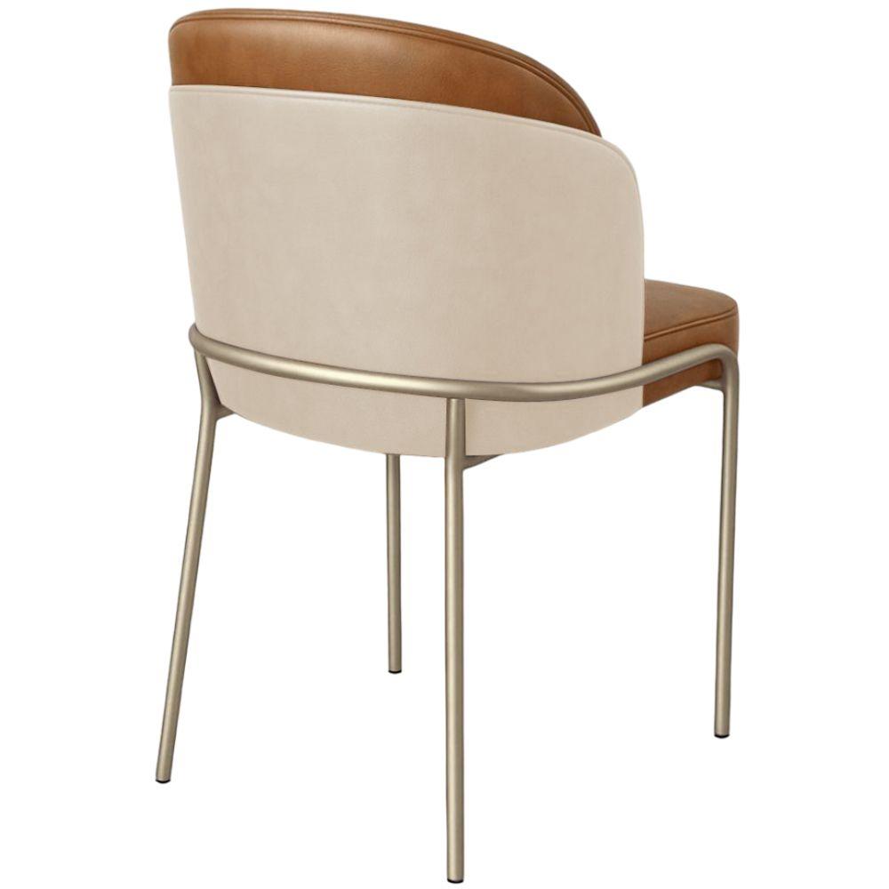 Cadeira Aurora Couro Caramelo com Pérola Metal Champanhe