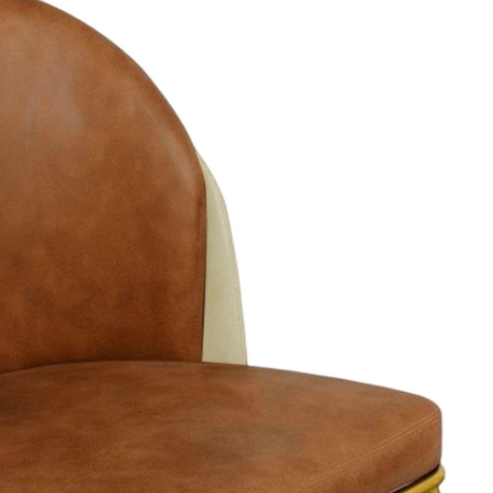 Cadeira Aurora Couro Caramelo com Pérola Metal Dourado