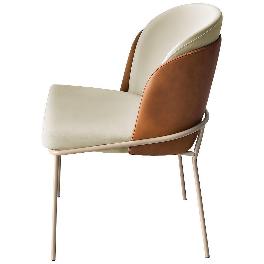 Cadeira Aurora Couro Pérola com Caramelo Metal Champanhe