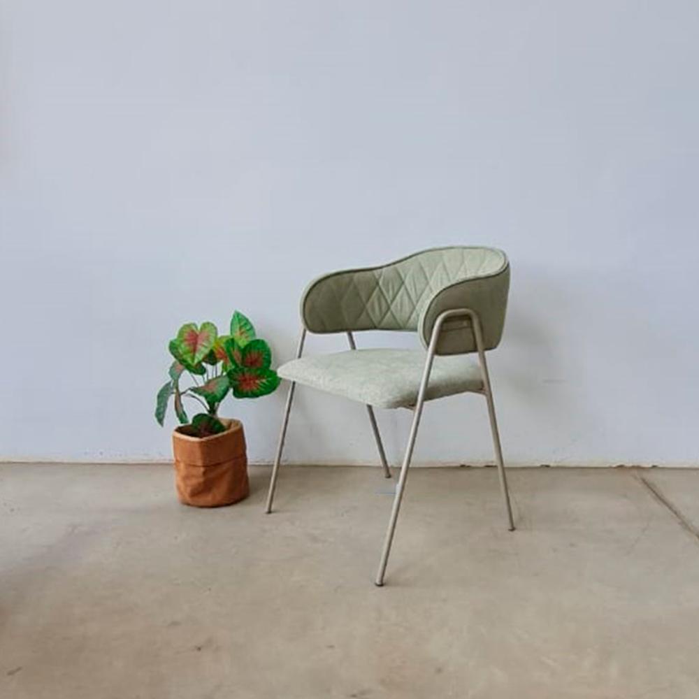 Conjunto 2 Cadeiras Veneza no Boucle Verde e Metal Champanhe